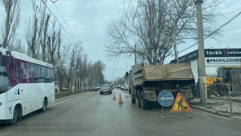 Новости » Общество: В Керчи частично затруднено движение транспорта на Еременко