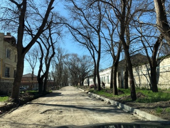 Ремонт дороги на ул. Петра Алексеева в Керчи затих