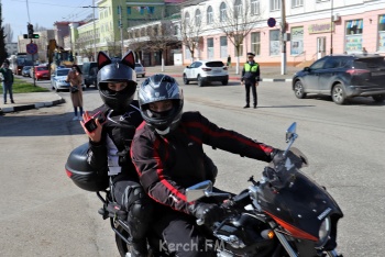 Три сотни машин и мотоциклов приняли участие в пробеге ко Дню освобождения Керчи