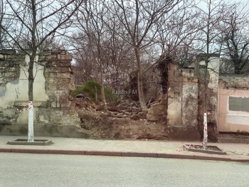 Чего и стоило ждать: аварийная стена на ул. Свердлова рухнула