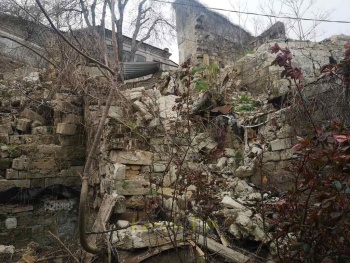 Подпорная стена на Митридате в Керчи упала в жилой двор