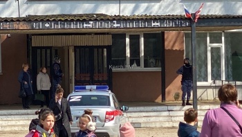 В Керчи вновь эвакуируют школьников и студентов