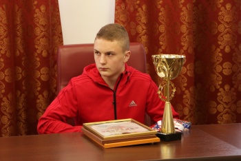 Выдающимся керченским спортсменам вручили награды