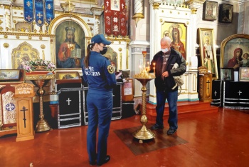 Перед Пасхой сотрудники МЧС проверили все церкви Крыма