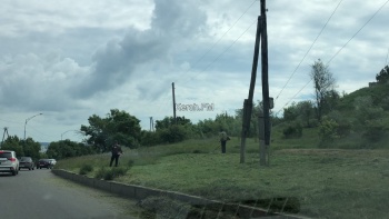 Новости » Общество: Чистят, пилят, косят  - в Керчи продолжается наведение порядка