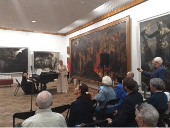 Персональная выставка картин Елены Макеевой открылась в Картинной галерее