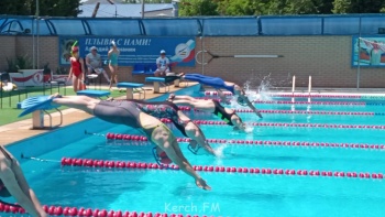 Керчане привезли медали с соревнований по плаванью