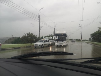 Новости » Общество: Штормовое в Крыму объявили еще и на завтра