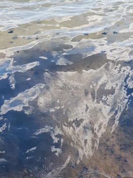 Керчане жалуются на нечистоты в море на Аршинцевской косе