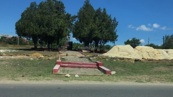 Часть территории памятника партизанам в Керчи перекопали