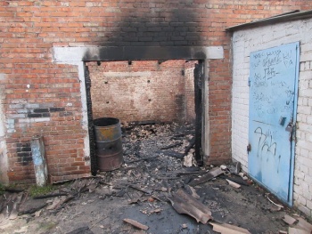 Подросток устроил пожар в бытовке на ж/д станции в Аршинцево