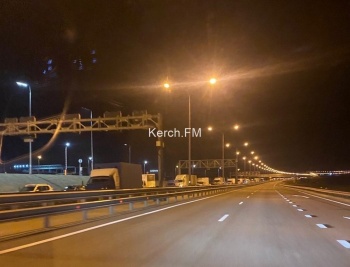 Ночью движение по Крымскому мосту перекрывали в обе стороны
