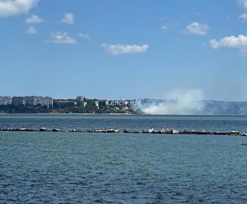 Еще один пожар: в районе пляжа на Сморжевского горела трава