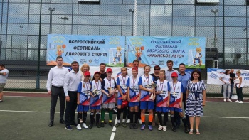 Женская команда из Керчи выиграла этап Всероссийского фестиваля дворового футбола