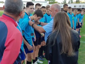 Юных футболистов Керчи  поздравили со спортивными победами