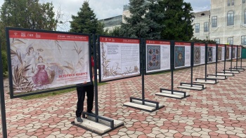 Выставка под открытым небом в центре Керчи сменила свою экспозицию