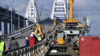 Новости » Общество: Демонтаж пролетных строений начался на Крымском мосту