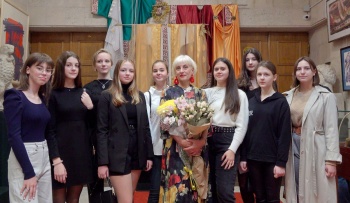 В Керчи открылась выставка «Династия 2: Оксана Сердюк и её ученики»