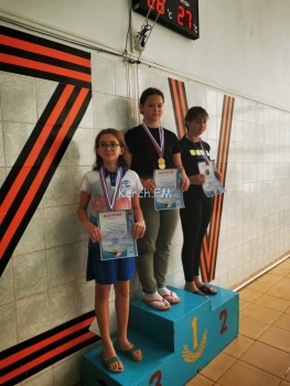 Керчанка Полина Ткаченко стала победительницей соревнований по плаванью  в Новороссийске