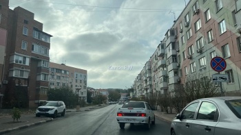 Новости » Общество: На Самойленко в Керчи запретили остановку и поставили знак «Работает эвакуатор»