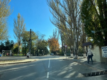 Новости » Общество: По улице Нестерова в Керчи нанесли дорожную разметку