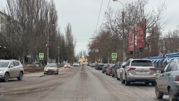 Новости » Общество: На ул. Еременко продолжают снимать асфальт