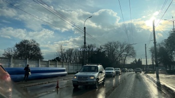 Новости » Общество: Часть дороги на Адмиралтейском проезде перекрыли