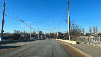 Новости » Общество: Утром в Керчи посыпали дороги