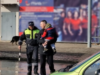 Новости » Общество: Сотрудники ГИБДД Керчи напомнили пешеходам, как нужно переходить дорогу