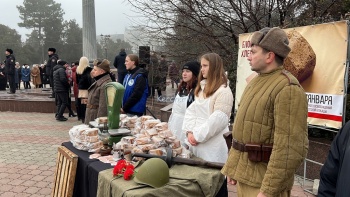 Новости » Общество: Керчане приняли участие во Всероссийской акции «Блокадный хлеб»