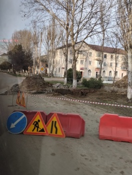 Новости » Общество: Водители, внимательнее: на перекрёстке Орджоникидзе-Дейкало перекрыта часть дороги