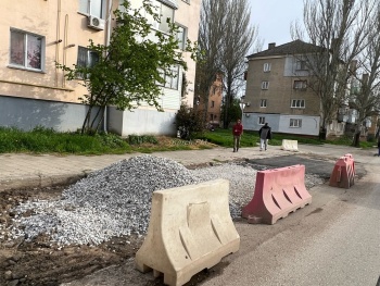 Керчан удивил ремонт кусочка дороги на Льва Толстого