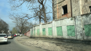 Керчане просят привести в порядок тротуар на Кирова