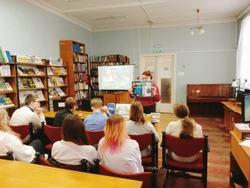 Керченским школьникам в библиотеке рассказали о писателях-натуралистах