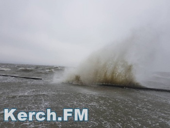 В Крыму еще на два дня объявлено штормовое предупреждение из-за сильных ливней и ветра