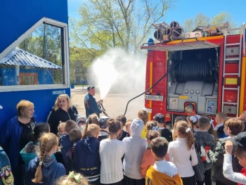 Керченские школьники побывали на экскурсии в пожарно-спасательной части
