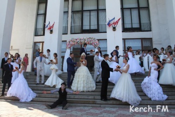 Большинство крымчан поддержало инициативу о выплатах за продолжительный брак