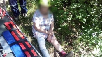 В Крыму шесть спасателей эвакуировали с горы пострадавшую пожилую женщину