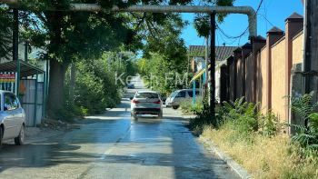 Новости » Общество: На Чернышевского произошел порыв водовода