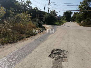 Новости » Общество: На Желябова в Керчи произошел очередной порыв водовода