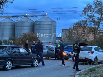 На Камыш-Бурунском шоссе произошла тройная авария