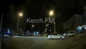 На Ворошиловском кольце столкнулись несколько машин (видео момент аварии)