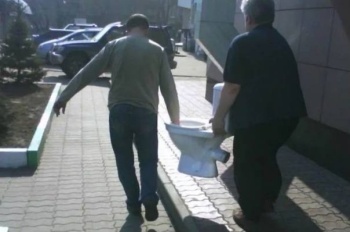 В Крыму мужчине за кражу унитаза из нежилой квартиры грозит 5 лет лишения свободы