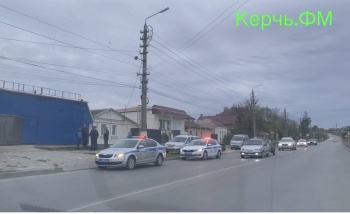 В Керчи малолетки «на спор» перебегали дорогу и угодили в машину сотрудника полиции (обновлено)