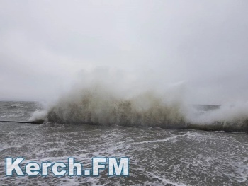 Штормовое предупреждение из-за ураганного ветра и ливней объявлено в Крыму на выходные
