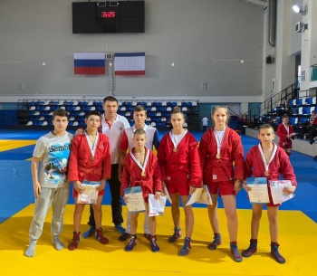Керченские самбисты завоевали золотые медали на Республиканских соревнованиях