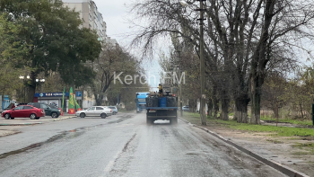 Новости » Общество: Проезжую часть на Кирова затопило питьевой водой