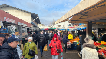 Предновогодняя суета: на центральном рынке в Керчи ажиотаж