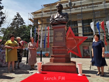 Память актера Василия Ланового почтили в Керчи в день его 90-летия