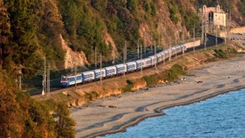 Семь дополнительных поездов в Крым добавят на время отпусков